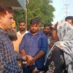 पांवटा में डीसी सिरमौर को महिलाओं ने घेर कर सुनाई अपनी कहानी.. पांवटा में डीसी सिरमौर को महिलाओं ने घेर कर सुनाई अपनी कहानी..