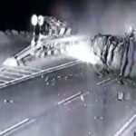 दो ट्रकों की आपसी टक्कर….तीन लोग गंभीर रूप से घायल दो ट्रकों की आपसी टक्कर….तीन लोग गंभीर रूप से घायल