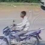 घर के बाहर खड़ी बाइक दिनदहाड़े चुरा ले गए बदमाश…cctv में कैद.. घर के बाहर खड़ी बाइक दिनदहाड़े चुरा ले गए बदमाश…cctv में कैद..