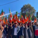 शिलाई में भाजपा उतरी सड़कों पर…जनहित में खोलें गये कार्यालयों को कांग्रेस कर रही बंद …चेतावनी