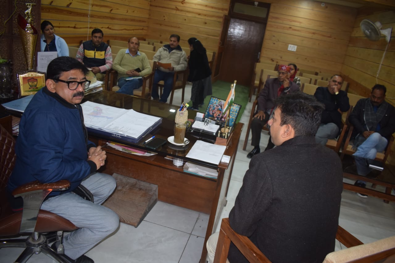 पांवटा में आवारा कुत्तों के लिए बनाया जाएगा आश्रय केंद्र -विवेक महाजन