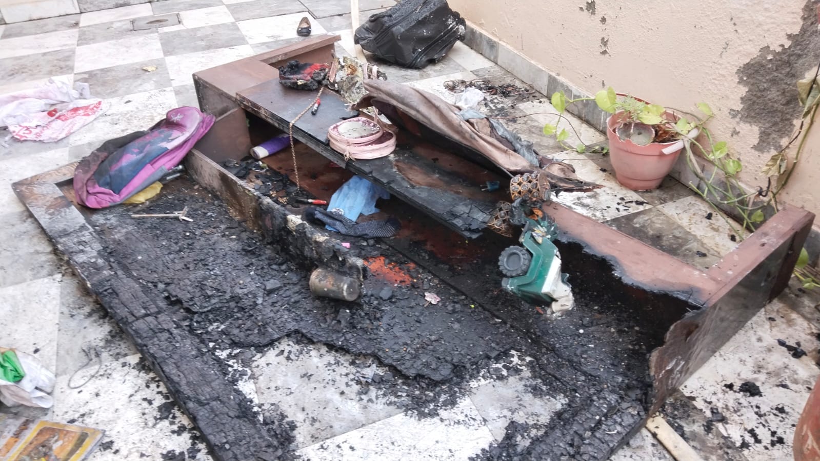 देवी नगर में लगी भयानक आग, लाखों का नुकसान… देवी नगर में लगी भयानक आग, लाखों का नुकसान…