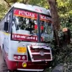 हिमाचल में पंजाब रोडवेज की बस अनियंत्रित होकर पेड़ टकराई…7 लोग गंभीर घायल