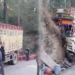 गैस सिलेंडर ट्रक की हुई ब्रेक फेल..ट्रक आगे से पूरी तरह से क्षतिग्रस्त गैस सिलेंडर ट्रक की हुई ब्रेक फेल..ट्रक आगे से पूरी तरह से क्षतिग्रस्त