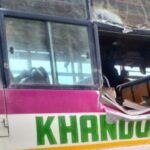 पहाड़ी से गिरी चट्टान से बस हुई क्षतिग्रस्त…