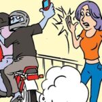 युवती से मोबाइल छीन दो बाइक सवार युवक हुए फरार… मामला दर्ज