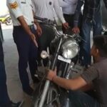 शहर में पटाखे मारने वाली बाइकों पर पुलिस की लगातार कार्रवाई शहर में पटाखे मारने वाली बाइकों पर पुलिस की लगातार कार्रवाई