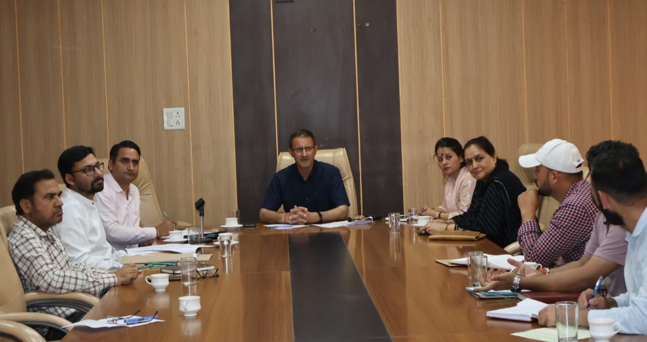 पर्यावरण संरक्षण और स्वच्छता में पंचायत प्रतिनिधियों की अहम भूमिका -सुमित खिमटा पर्यावरण संरक्षण और स्वच्छता में पंचायत प्रतिनिधियों की अहम भूमिका -सुमित खिमटा