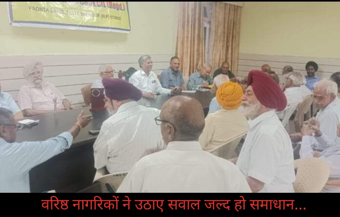 नगर पालिका क्षेत्र में बंदरों, पशुओं व कुत्तों के आंतक से जनता परेशान… वरिष्ठ नागरिकों ने उठाए सवाल