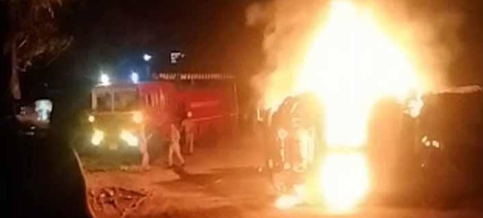 नेशनल हाईवे पर अचानक ट्रक में भड़की आग… आसपास लोगों में मचा हड़कंप