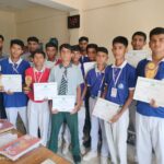 अंडर-19 के छात्रों का विद्यालय में पहुंचने पर जोरदार स्वागत… अंडर-19 के छात्रों का विद्यालय में पहुंचने पर जोरदार स्वागत…