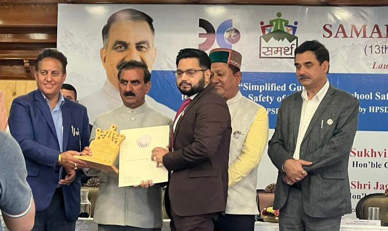 मानसून आपदा में बेहतरीन काम करने पर मुख्यमंत्री ने किया SDM गुंजीत को सम्मानित