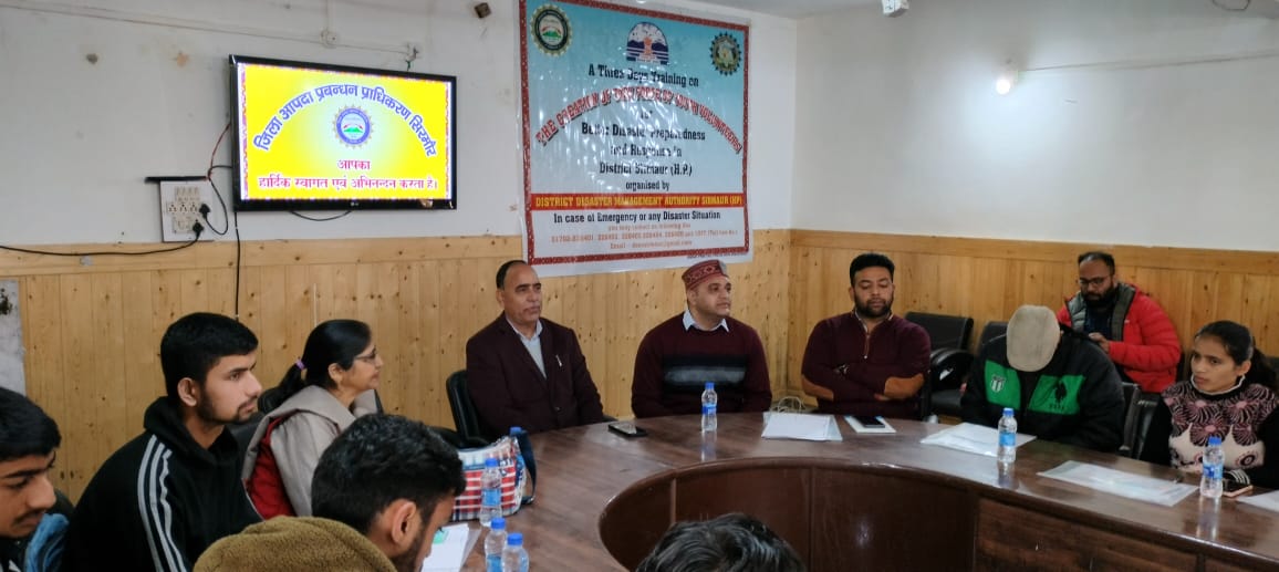 *विकासखंड पच्छाद में शुरू हुआ आपदा प्रबंधन विषय पर तीन दिवसीय युवा स्वयंसेवक प्रशिक्षण कार्यक्रम*