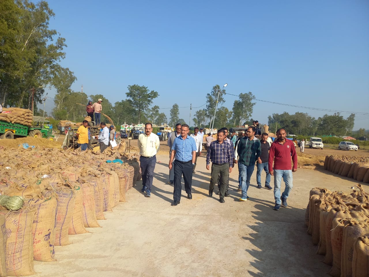 पांवटा और धौलाकुंआ धान खरीद केन्द्रों में अभी तक 17500 क्विंटल धान की हुई खरीद-सुमित खिमटा