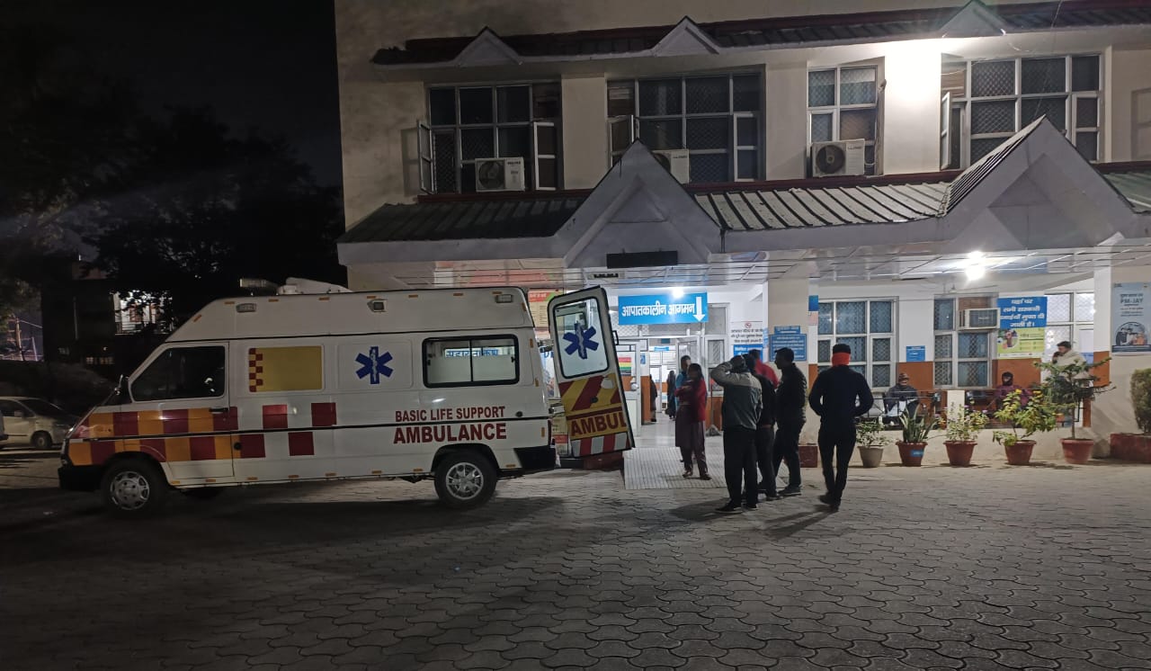 बाइकर्स ने मारी 65 वर्षीय महिला को जोरदार टक्कर…बुरी तरहां से घायल