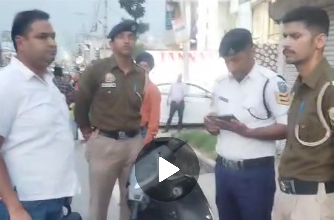 शराब ठेकेदार का विडियो वायरल…यातायात पुलिस के साथ बदसलूकी, ट्रांसफर की धमकी…!.. VIDEO VIRAL शराब ठेकेदार का विडियो वायरल…यातायात पुलिस के साथ बदसलूकी, ट्रांसफर की धमकी…!.. VIDEO VIRAL
