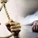 पेड़ से लटकी मिली 22 वर्षीय युवक की लाश…मामले की जांच जारी पेड़ से लटकी मिली 22 वर्षीय युवक की लाश…मामले की जांच जारी