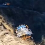 नौहराधार-हरिपुरधार Road पर चौरास में खाई में फंसा Cement से लदा Truck