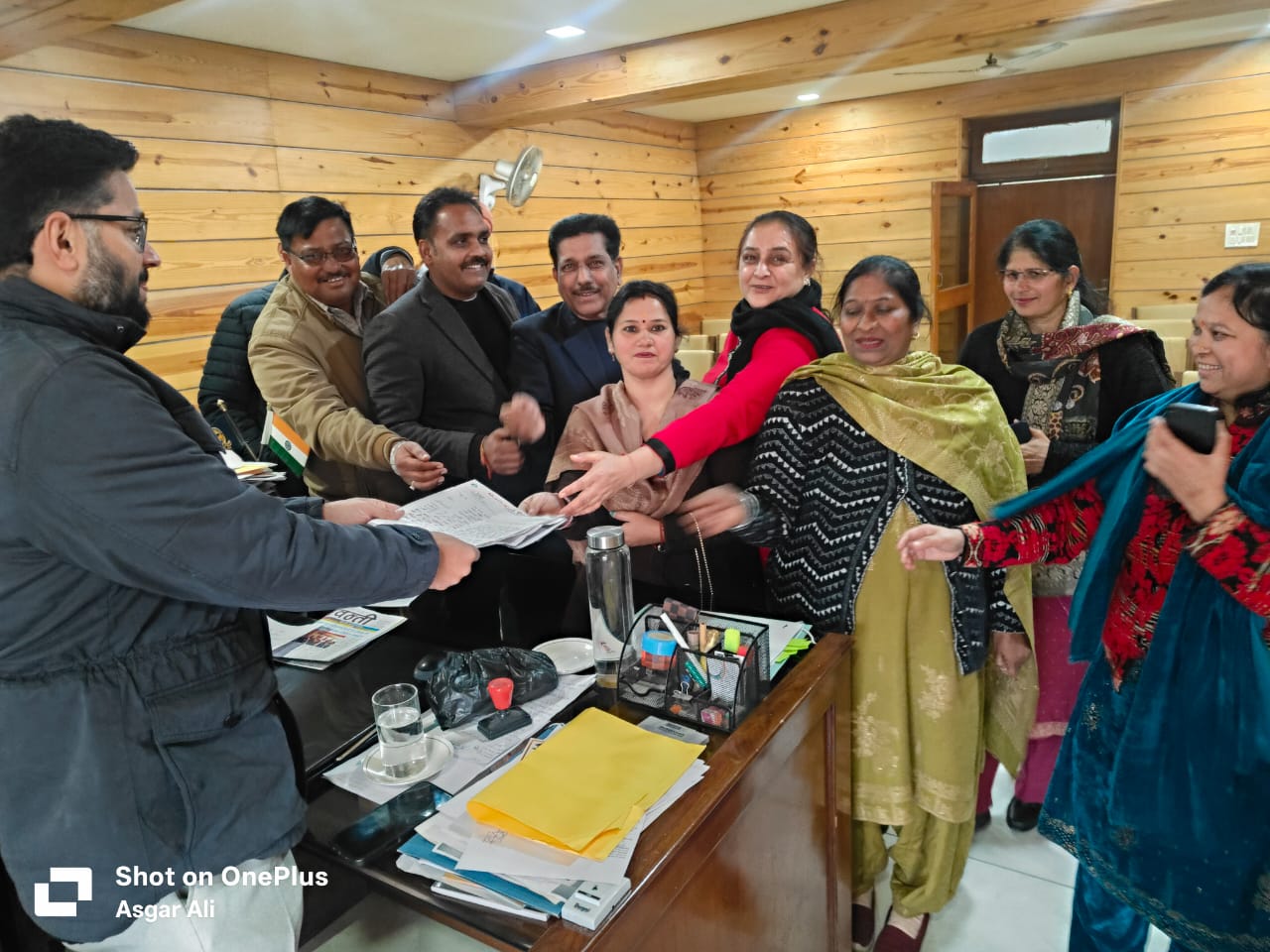 पांवटा नगर अध्यक्षा और पार्षदों ने खोला ईओ के खिलाफ मोर्चा… पढ़ें क्या हैं आरोप