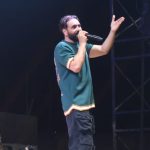 सजना रूमाल दे गया पर झूमे लोग,