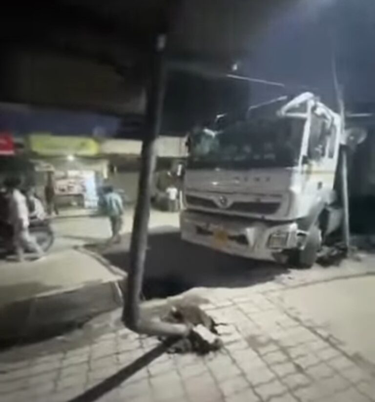 पांवटा साहिब : अनियंत्रित ट्राला ने शनि मंदिर को पहुंचाया नुकसान ,देवी नगर में नहीं थम रहा ट्रालो का कहर…