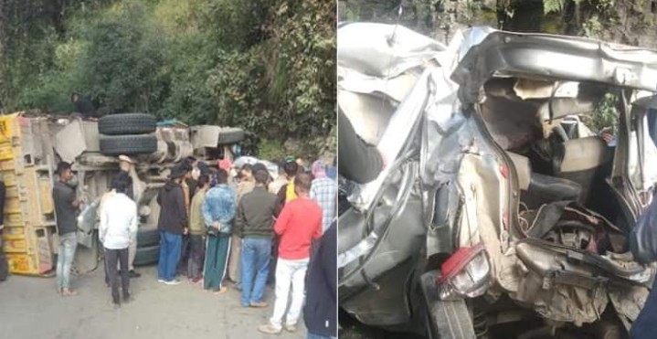 सेब से लदा ट्रक अनियंत्रित होकर कार पर पलटा… दर्दनाक हादसा सेब से लदा ट्रक अनियंत्रित होकर कार पर पलटा… दर्दनाक हादसा