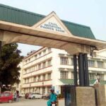 आपातकालीन वार्ड से डाक्टर नदारद…दर्द से तड़पते रहे मरीज…! आपातकालीन वार्ड से डाक्टर नदारद…दर्द से तड़पते रहे मरीज…!