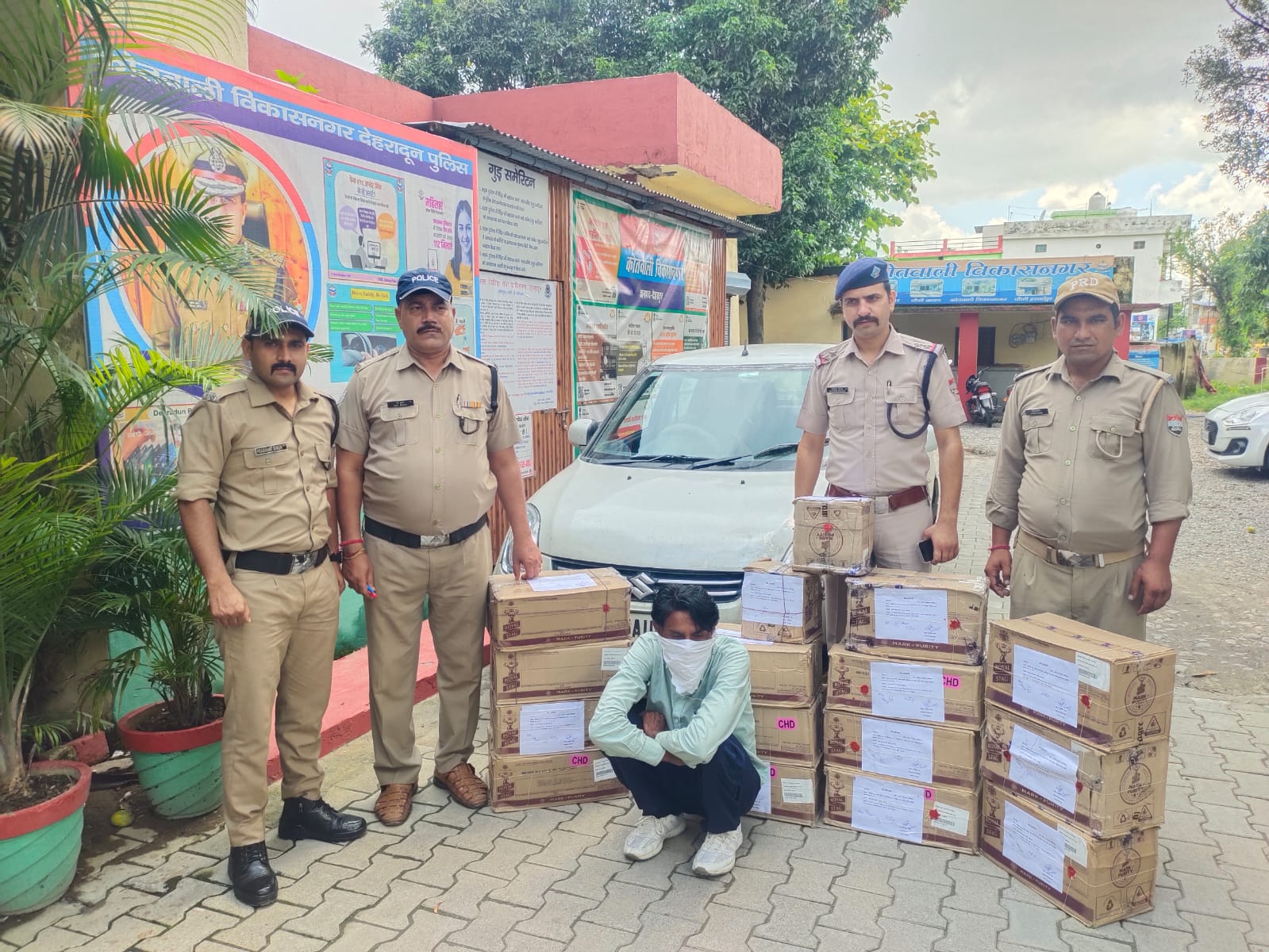 अवैध शराब से भरी गाड़ी उत्तराखंड पुलिस ने पकड़ी…