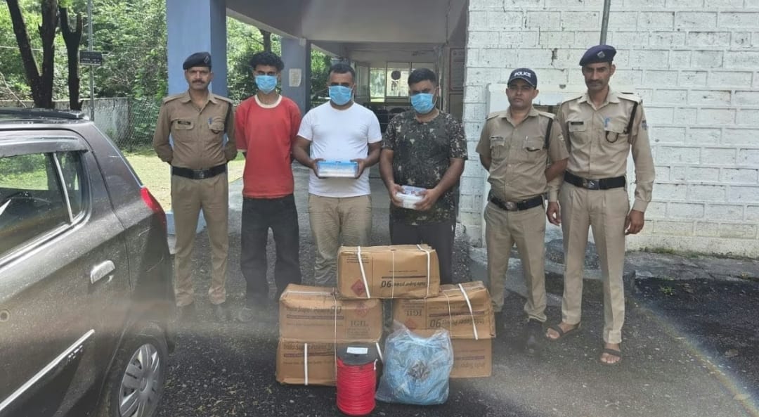 हिमाचल के तीन यूवक 125 किलो विस्फोटक सामग्री के साथ गिरफ्तार…. हिमाचल के तीन यूवक 125 किलो विस्फोटक सामग्री के साथ गिरफ्तार….