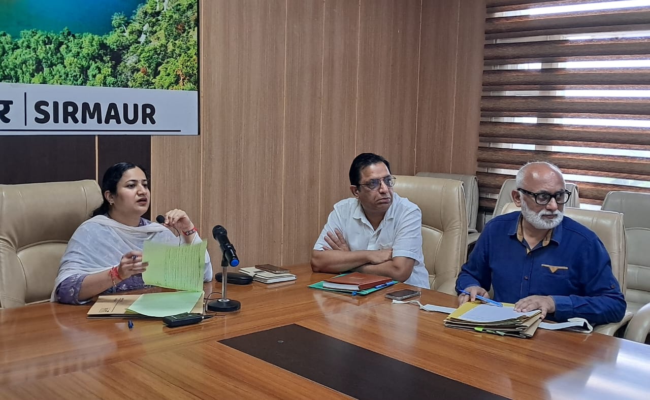 प्रधानमंत्री सूर्य घर मुफ्त बिजली योजना के तहत गांव कोलर आदर्श सौर गांव चयनित-उपायुक्त