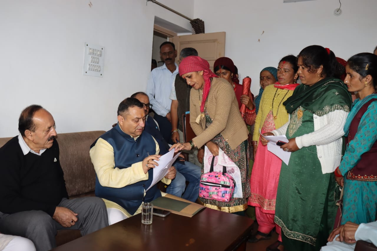 विधानसभा उपाध्यक्ष ने नोहराधार सीएचसी भवन के निर्माण कार्य का किया निरीक्षण….