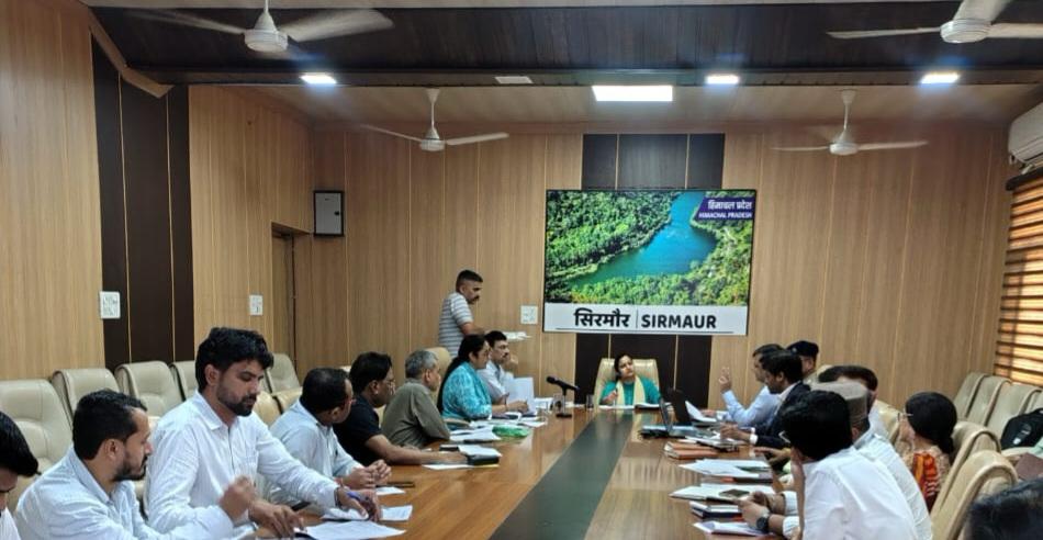 5 व 15 वर्ष की आयु पूर्ण कर चुके बच्चों का आधार बायोमैट्रिक अपडेट करवाना अति आवश्यक -उपायुक्त