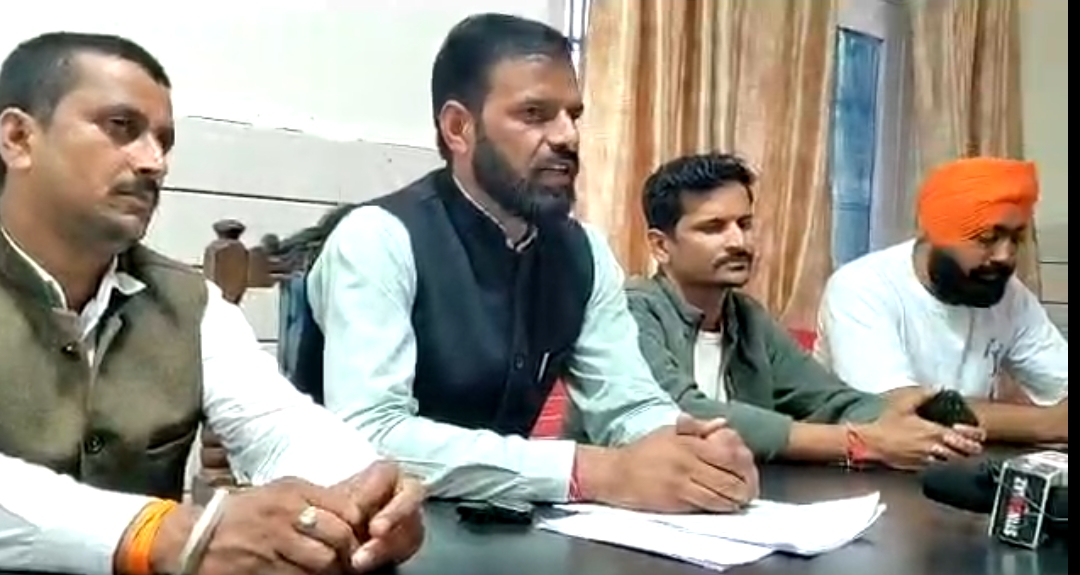 “चौहान” खुद तय नहीं कर पा रहे वो कांग्रेस के नेता हैं, मजदूर नेता या बजरी माफिया को नेता हैं…