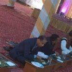 यहां सांसद को भी अलग बिठाकर खिलाया जाता है खाना…?