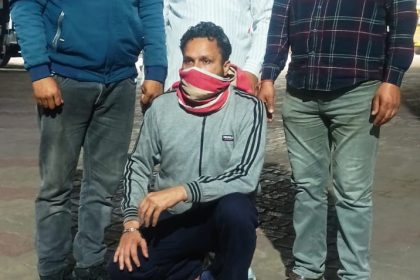 पुलिस टीम की बड़ी कार्रवाई…ठगी के मामले में जालंधर से उदघोषित आरोपी गिरफ्तार पुलिस टीम की बड़ी कार्रवाई…ठगी के मामले में जालंधर से उदघोषित आरोपी गिरफ्तार