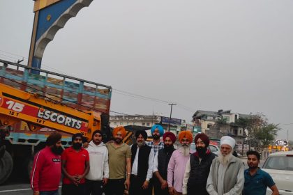 सिख युवाओं ने 40 फीट ऊंचा गुरु गोविंद सिंह मार्ग गेट किया गया रिपेयर… सिख युवाओं ने 40 फीट ऊंचा गुरु गोविंद सिंह मार्ग गेट किया गया रिपेयर…