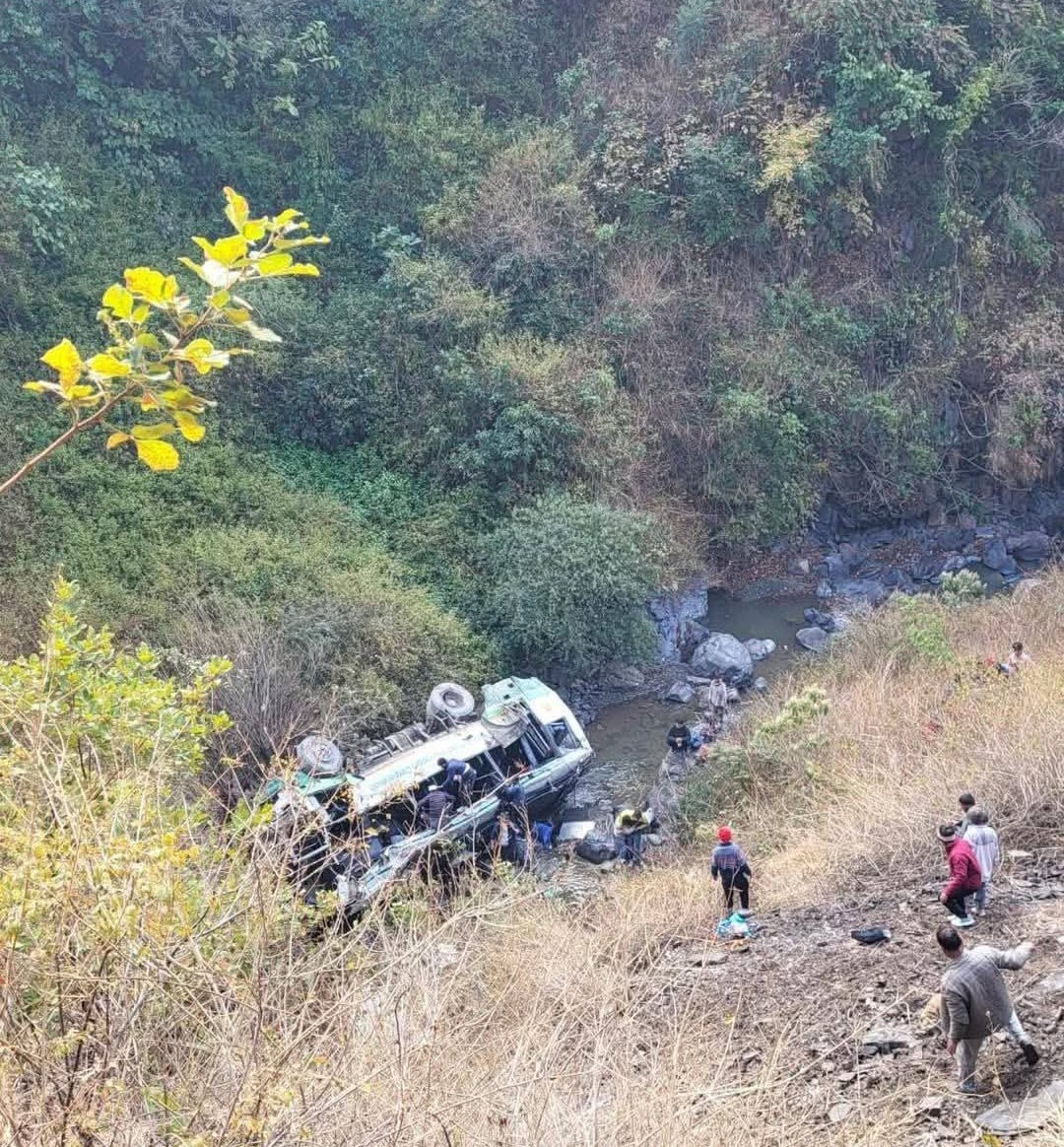 चौपाल से पांवटा साहिब आ रही बस खाई में गिरी 4 की मौ#त करीब 30 घायल… 