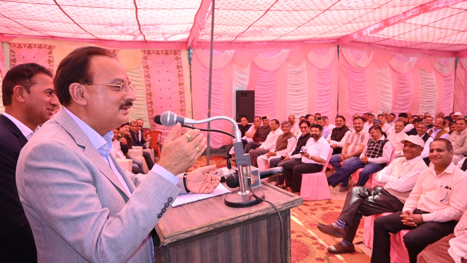 बागवानी तथा पर्यटन व्यवसाय से सिरमौर के विकास को मिली गति – हर्षवर्धन चौहान बागवानी तथा पर्यटन व्यवसाय से सिरमौर के विकास को मिली गति – हर्षवर्धन चौहान