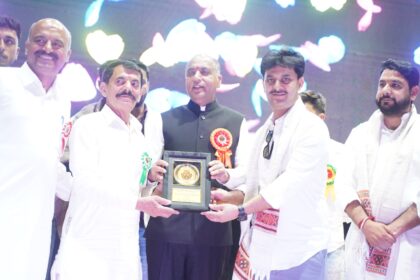 संगड़ाह के समाजसेवी सूरत कंठ ने हाटी समिति को दिए 1 लाख..